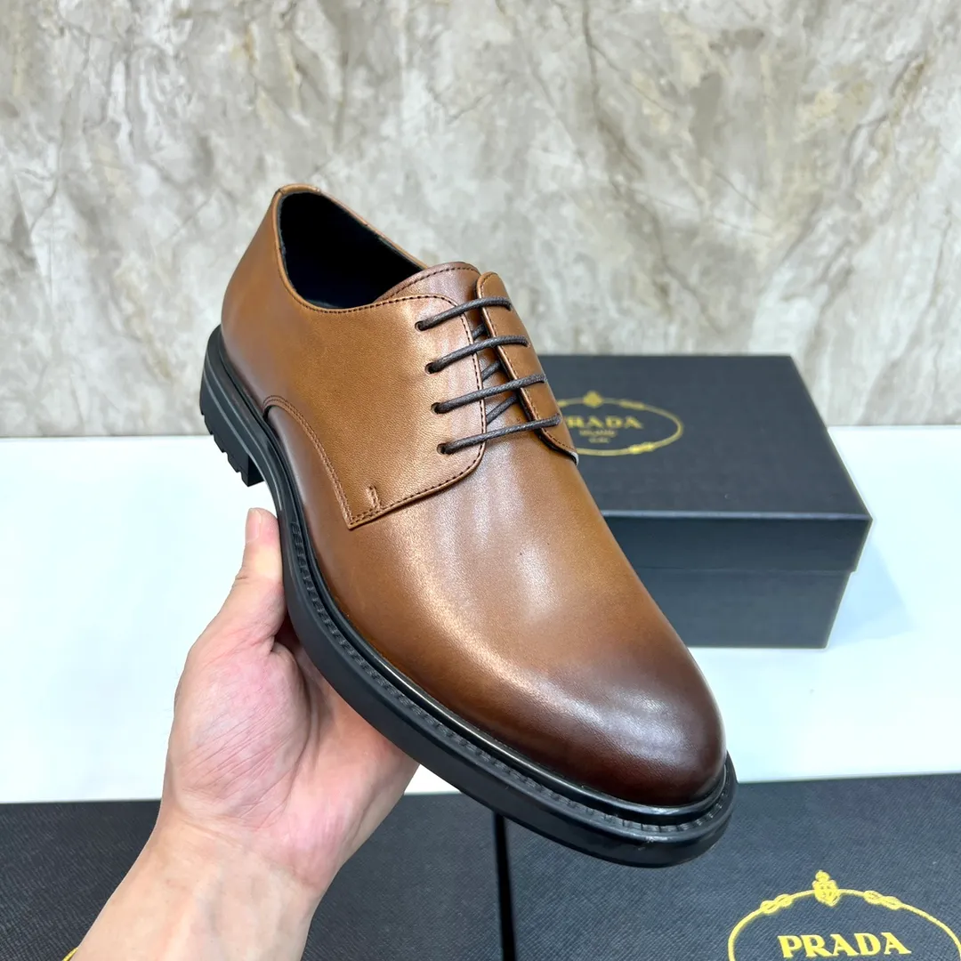 Original order quality: P580 Brand: PRADA (Prada) Standard code: Men's size 38/44 (45 can be customized) Grade: Same style as the official website High-quality men's shoes Material: Original cowhide Water-dyed cowhide lining Rubber outsole Style categories: Men's fashionable formal leather shoes Slip-on men's shoes series Young fashion European and American trends British style Top luxury Color: Actual picture